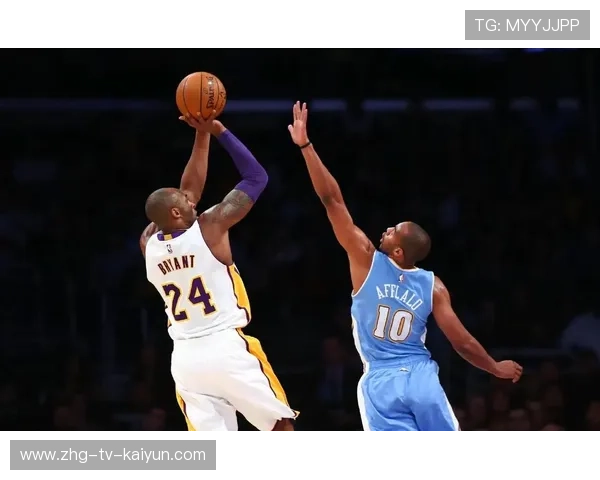 布克脚步训练极致顺滑，后仰跳投美如画